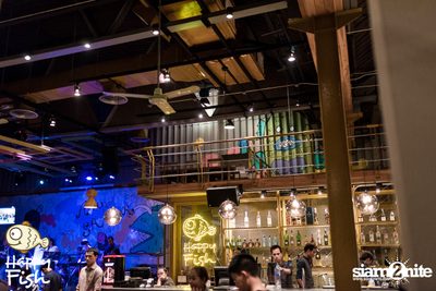 คืนวันศุกร์ ที่ร้าน แฮปปี้ ฟิช, เอเชีย ทีค เดอะ ริเวอร์ฟร้อนท์ — photo 7