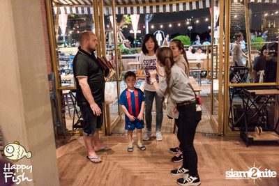 คืนวันศุกร์ ที่ร้าน แฮปปี้ ฟิช, เอเชีย ทีค เดอะ ริเวอร์ฟร้อนท์ — photo 10