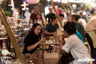 คืนวันศุกร์ ที่ร้าน แฮปปี้ ฟิช, เอเชีย ทีค เดอะ ริเวอร์ฟร้อนท์ — photo 28