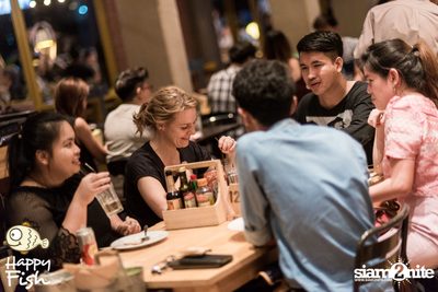 คืนวันศุกร์ ที่ร้าน แฮปปี้ ฟิช, เอเชีย ทีค เดอะ ริเวอร์ฟร้อนท์ — photo 45