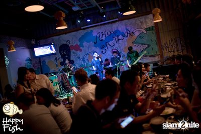 คืนวันศุกร์ ที่ร้าน แฮปปี้ ฟิช, เอเชีย ทีค เดอะ ริเวอร์ฟร้อนท์ — photo 81