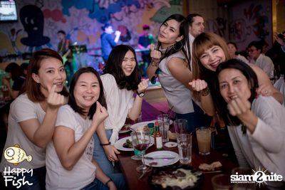 คืนวันศุกร์ ที่ร้าน แฮปปี้ ฟิช, เอเชีย ทีค เดอะ ริเวอร์ฟร้อนท์ — photo 98