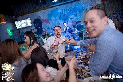 คืนวันศุกร์ ที่ร้าน แฮปปี้ ฟิช, เอเชีย ทีค เดอะ ริเวอร์ฟร้อนท์ — photo 99