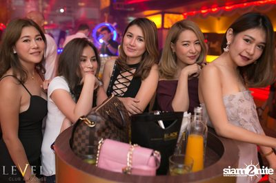ปาร์ตี้คืนวันศุกร์ ที่ร้าน เลเวล, สุขุมวิท ซอย 11 — photo 1