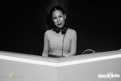 ปาร์ตี้คืนวันศุกร์ ที่ร้าน เลเวล, สุขุมวิท ซอย 11 — photo 45