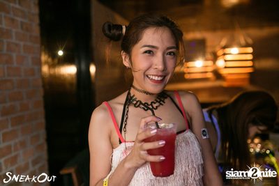 Sneakout : Fullmoon Pool Party at 722 CRAFT Experience — photo 9