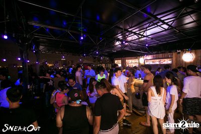 Sneakout : Fullmoon Pool Party at 722 CRAFT Experience — photo 21