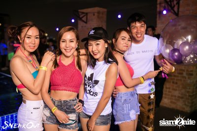 Sneakout : Fullmoon Pool Party at 722 CRAFT Experience — photo 25