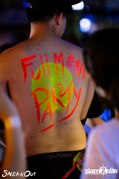Sneakout : Fullmoon Pool Party at 722 CRAFT Experience — photo 31