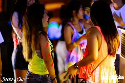 Sneakout : Fullmoon Pool Party at 722 CRAFT Experience — photo 32