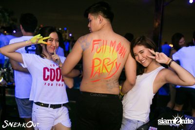 Sneakout : Fullmoon Pool Party at 722 CRAFT Experience — photo 34