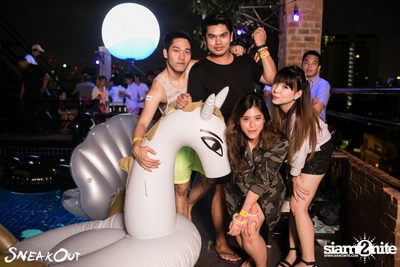 Sneakout : Fullmoon Pool Party at 722 CRAFT Experience — photo 37