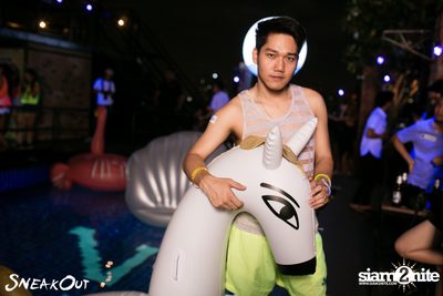Sneakout : Fullmoon Pool Party at 722 CRAFT Experience — photo 38