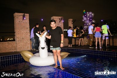 Sneakout : Fullmoon Pool Party at 722 CRAFT Experience — photo 44
