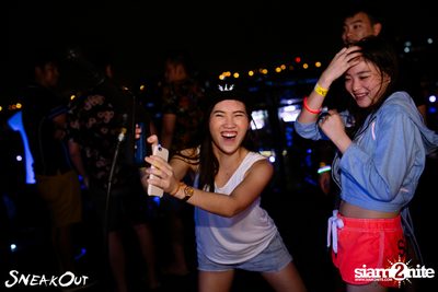 Sneakout : Fullmoon Pool Party at 722 CRAFT Experience — photo 57