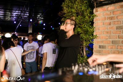 Sneakout : Fullmoon Pool Party at 722 CRAFT Experience — photo 82