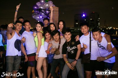 Sneakout : Fullmoon Pool Party at 722 CRAFT Experience — photo 87