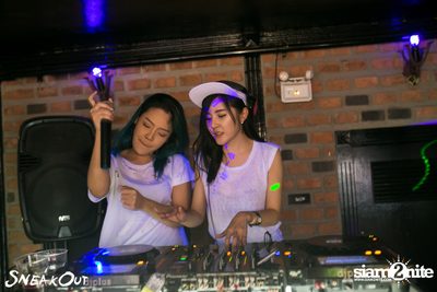 Sneakout : Fullmoon Pool Party at 722 CRAFT Experience — photo 91