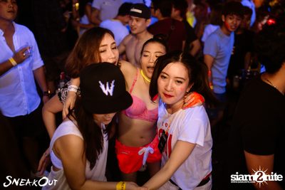 Sneakout : Fullmoon Pool Party at 722 CRAFT Experience — photo 96