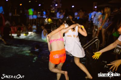 Sneakout : Fullmoon Pool Party at 722 CRAFT Experience — photo 98