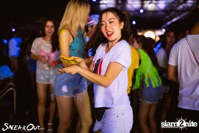Sneakout : Fullmoon Pool Party at 722 CRAFT Experience — photo 100