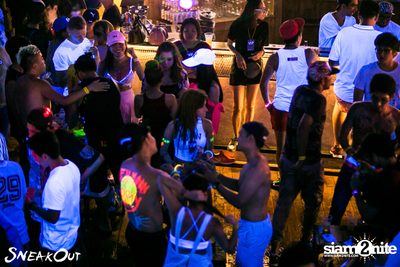 Sneakout : Fullmoon Pool Party at 722 CRAFT Experience — photo 120
