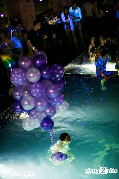 Sneakout : Fullmoon Pool Party at 722 CRAFT Experience — photo 126