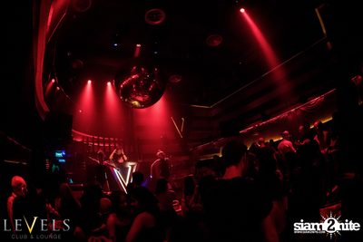 Breathe Carolina ที่ร้าน Levels — photo 45