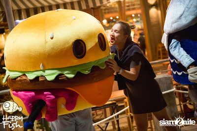 คืนวันศุกร์ ที่ร้าน แฮปปี้ ฟิช, เอเชีย ทีค เดอะ ริเวอร์ฟร้อนท์ — photo 15