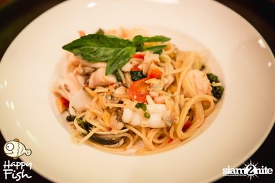 คืนวันศุกร์ ที่ร้าน แฮปปี้ ฟิช, เอเชีย ทีค เดอะ ริเวอร์ฟร้อนท์ — photo 33
