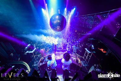 GlowInTheDark (DJs) ที่ เลเวลส์ — photo 1