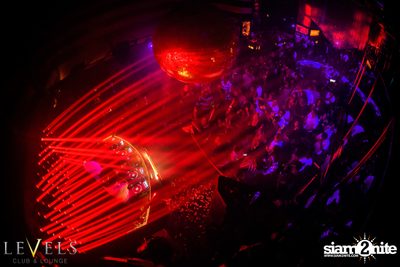GlowInTheDark (DJs) ที่ เลเวลส์ — photo 2