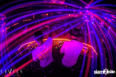 GlowInTheDark (DJs) ที่ เลเวลส์ — photo 4