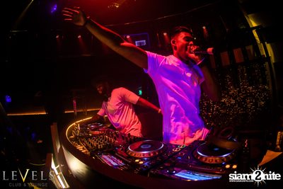 GlowInTheDark (DJs) ที่ เลเวลส์ — photo 7