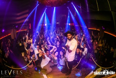GlowInTheDark (DJs) ที่ เลเวลส์ — photo 8