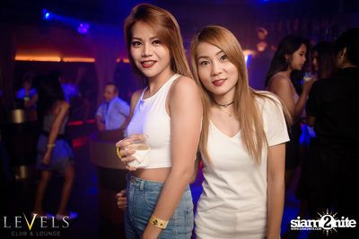 GlowInTheDark (DJs) ที่ เลเวลส์ — photo 60