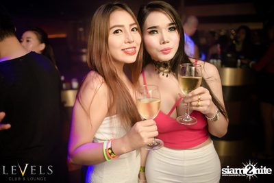 GlowInTheDark (DJs) ที่ เลเวลส์ — photo 62