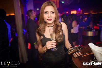 GlowInTheDark (DJs) ที่ เลเวลส์ — photo 65