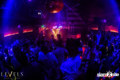 GlowInTheDark (DJs) ที่ เลเวลส์ — photo 107