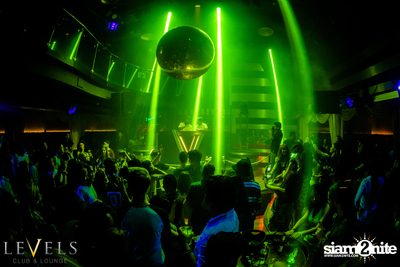 GlowInTheDark (DJs) ที่ เลเวลส์ — photo 108
