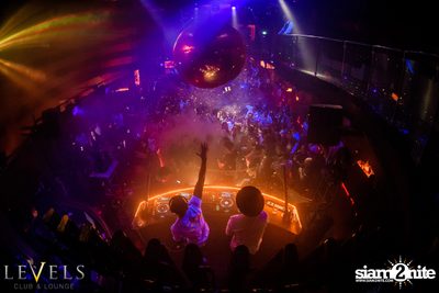 GlowInTheDark (DJs) ที่ เลเวลส์ — photo 109