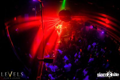 GlowInTheDark (DJs) ที่ เลเวลส์ — photo 111