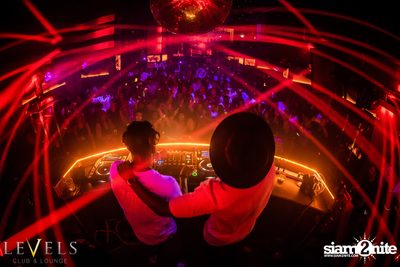 GlowInTheDark (DJs) ที่ เลเวลส์ — photo 114