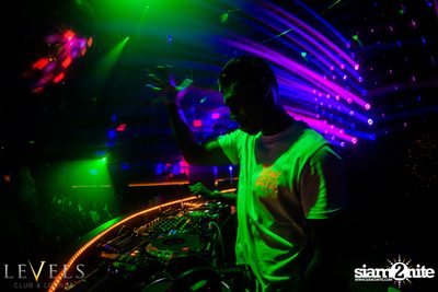 GlowInTheDark (DJs) ที่ เลเวลส์ — photo 115
