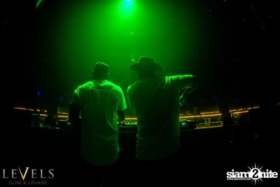 GlowInTheDark (DJs) ที่ เลเวลส์ — photo 117