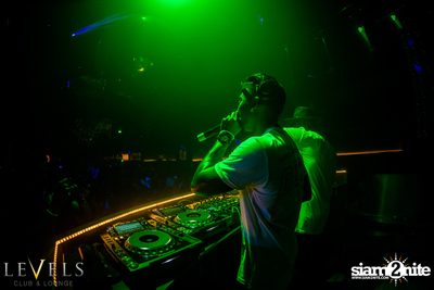 GlowInTheDark (DJs) ที่ เลเวลส์ — photo 119