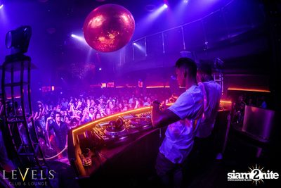 GlowInTheDark (DJs) ที่ เลเวลส์ — photo 121