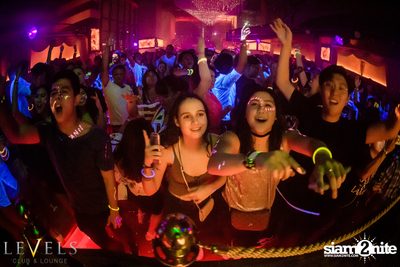 GlowInTheDark (DJs) ที่ เลเวลส์ — photo 125