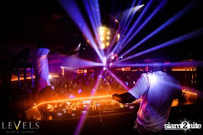 GlowInTheDark (DJs) ที่ เลเวลส์ — photo 129