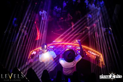 GlowInTheDark (DJs) ที่ เลเวลส์ — photo 132
